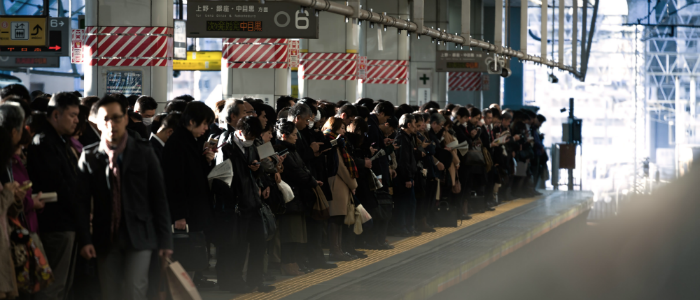 行列をなす人々